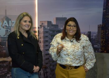 Parceria entre Anna Dennz e Telma dos Santos nos bastidores da estréia do programa Café Raiz com Telma dos Santos - Foto: Reprodução