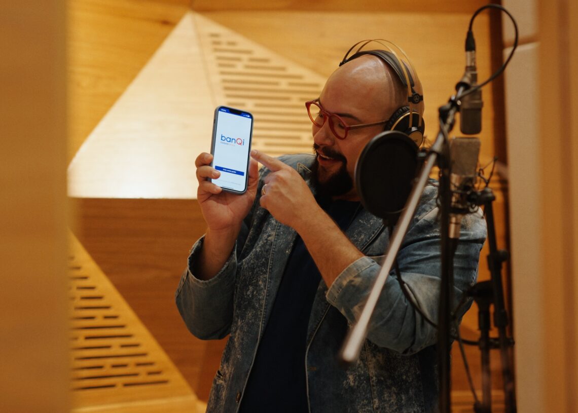 Campanha do banQi traz música e ativações digitais bem-humoradas com influenciadores