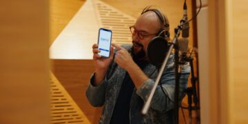 Campanha do banQi traz música e ativações digitais bem-humoradas com influenciadores