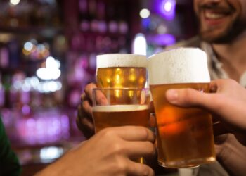 Festas, álcool e TDAH: especialista alerta sobre cuidados