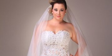 Desfile de noivas dentro da igreja: Estilista revoluciona desfiles de moda