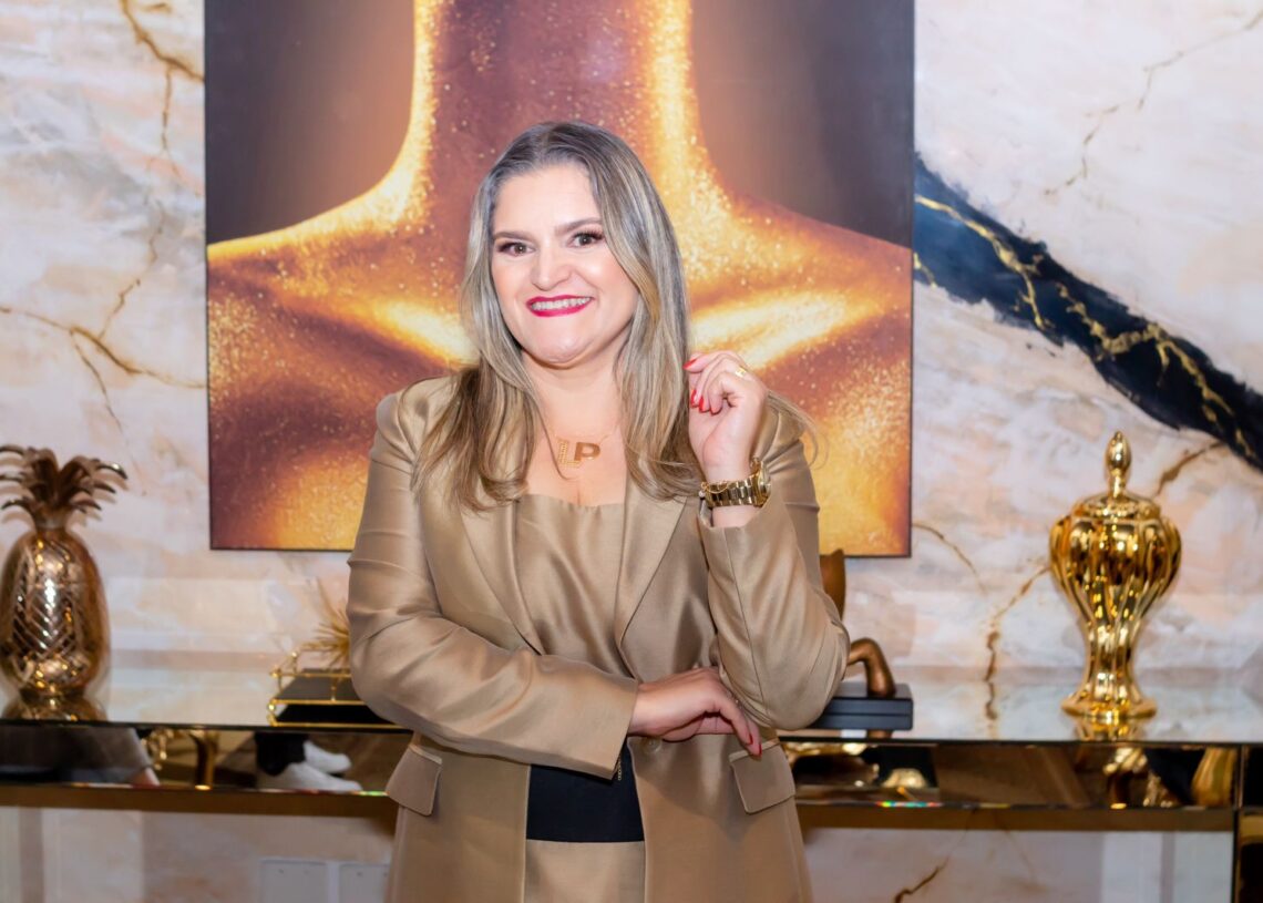 Psicoterapeuta Lilian de Paula é destaque em premiações e eventos internacionais