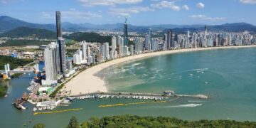 Mercado imobiliário: as vantagens de comprar um imóvel em Balneário Camboriú