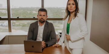 Ana-Lemos-CEO-e-fundadora-e-Dr.-Dener-Zandonadi-cofundador-e-medico-neurocirurgiao-da-SYN-Saude