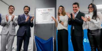 Daniel Deák/ SPTuris À esquerda, o presidente da SPTuris, Gustavo Pires, ao lado do prefeito de São Paulo, Ricardo Nunes.