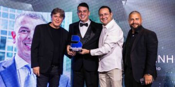 Fernando Manholér é reconhecido como Empresário do Ano em Alphaville e reforça seu impacto global no mercado financeiro