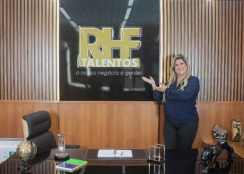 Ela auxiliava pessoas demitidas e hoje é CEO da maior consultoria de RH do país
