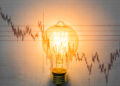 Foto: Internet (Light bulb with business graph)