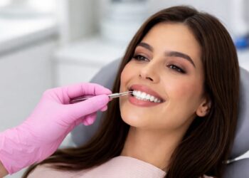 Lentes dentais viram febre entre famosos e cresce busca por facetas em resina no Brasil