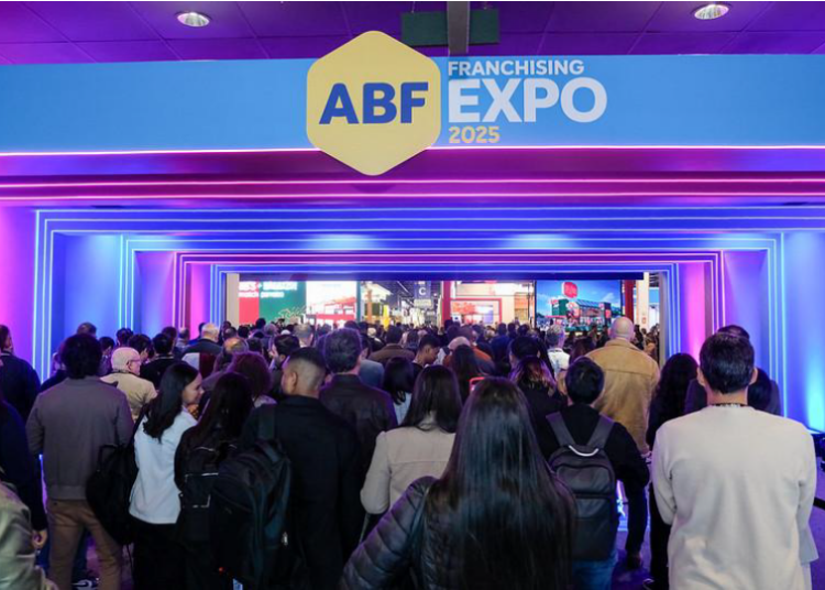 Público entrando em um dos dias na ABF Franchising Expo 2025 (Foto: Albu)