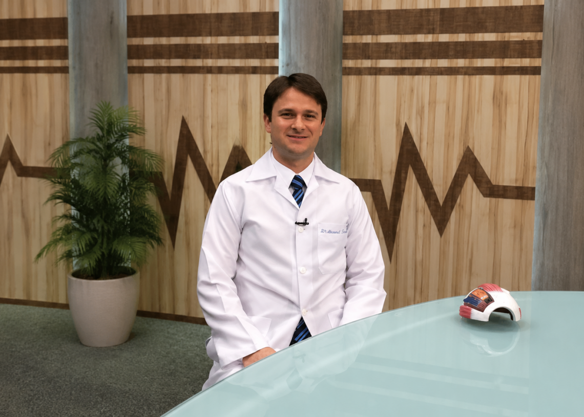 Dr. Daniel Kamlot, referência em doenças da retina, oftalmologista alia experiência clínica e educação médica