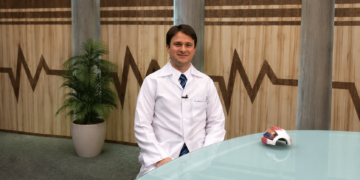 Dr. Daniel Kamlot, referência em doenças da retina, oftalmologista alia experiência clínica e educação médica