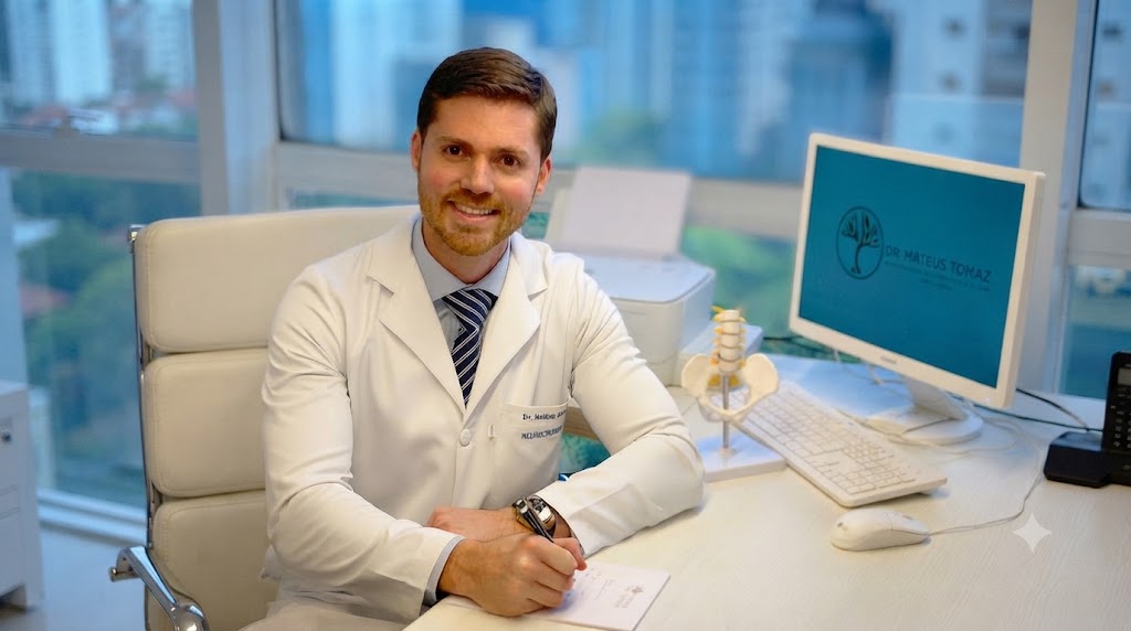 Dr. Mateus Tomaz, referência em cirurgia da coluna alia técnicas minimamente invasivas e cuidado humanizado