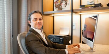 Dr. Gustavo Fraga alia 20 anos de experiência à mini lipo ultrassônica