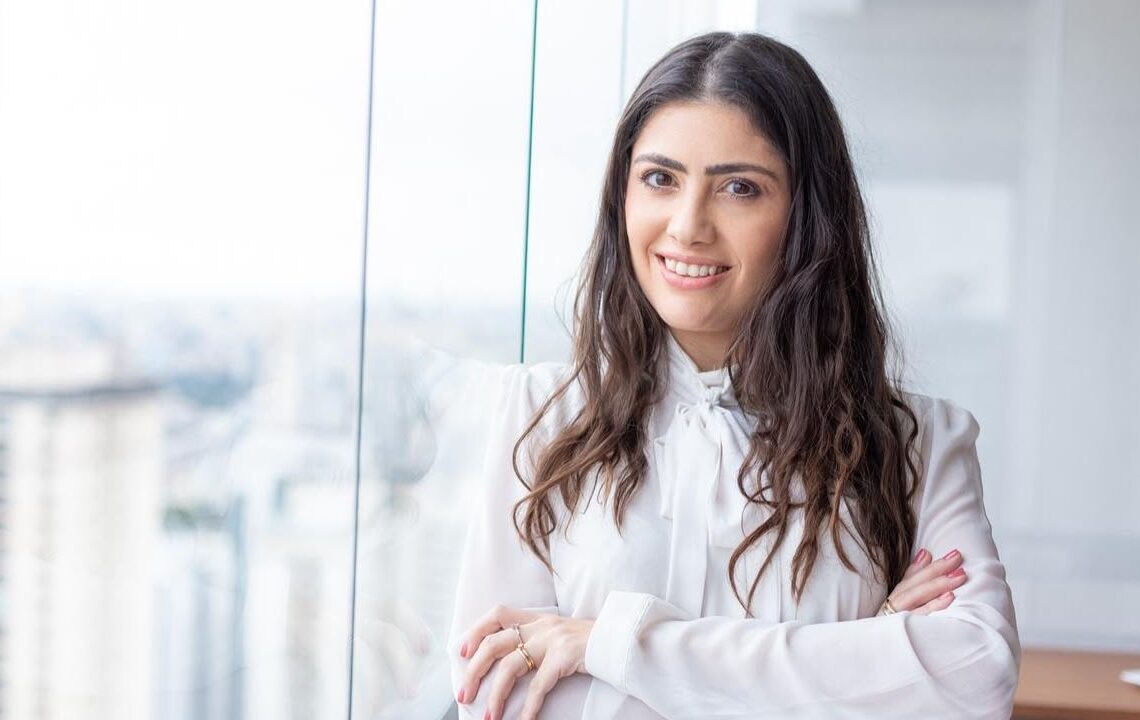 Dra. Lara El Andere é destaque em blefaroplastia e rejuvenescimento natural do olhar