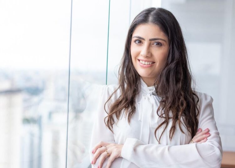 Dra. Lara El Andere é destaque em blefaroplastia e rejuvenescimento natural do olhar