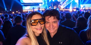 Simone Almeida Martins prestigia DVD de Zezé com a família
